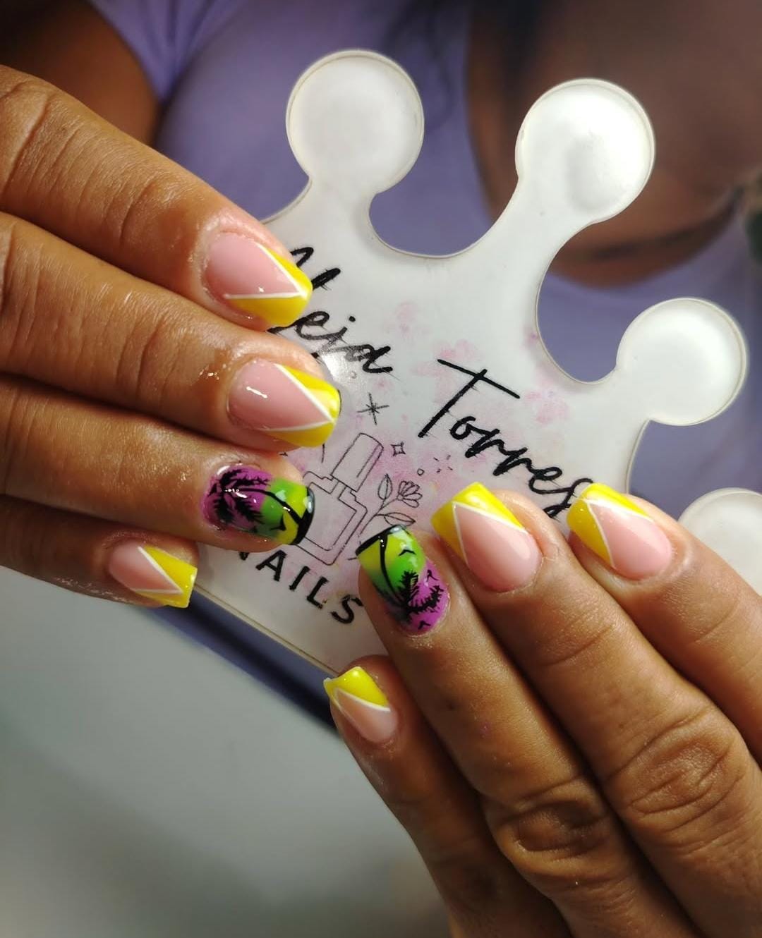 Uñas acrílicas con glitter - Aleja Torres Nails Girardot