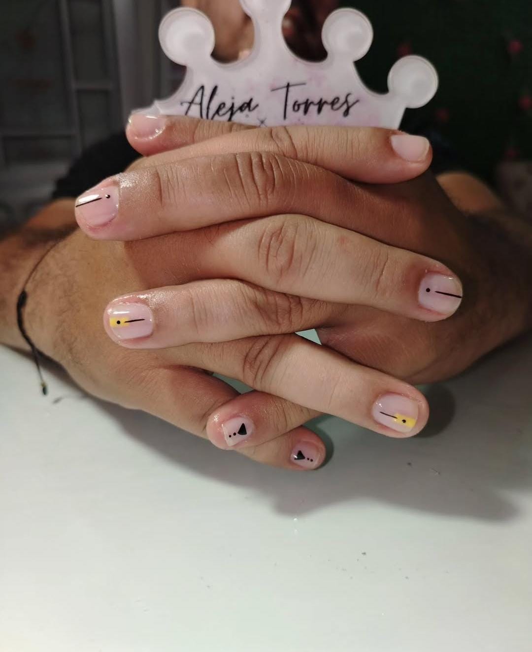 Manicura semipermanente color nude - Girardot